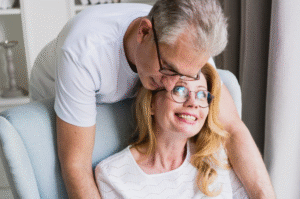 En Ópticas Perales, con una sólida experiencia como óptica en Valencia y una reputación construida sobre la profesionalidad, somos especialistas en la prescripción y adaptación de lentes progresivas. Nuestro objetivo es que recuperes una visión cómoda y natural a todas las distancias.